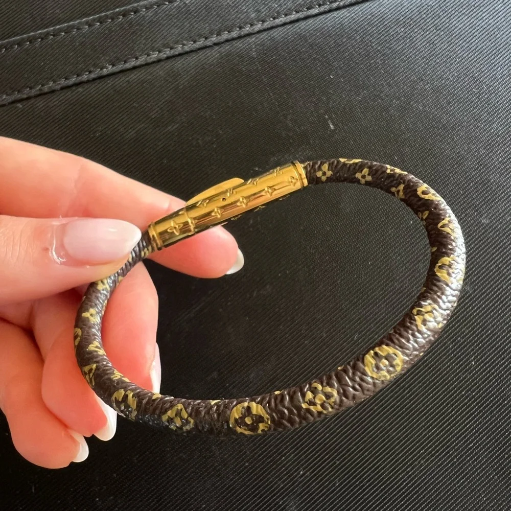 Beautiful monogram pattern bracelet - Picture 4 of 4